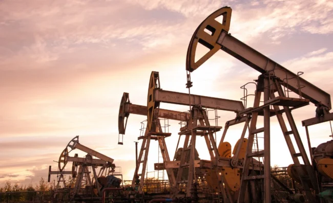 oil-prices-stagnate-as-strong-dollar-and-uncertain-policy-awaited